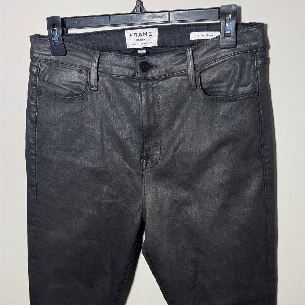 FRAME Denim Le High Skinny Jean in Stone Coated - 31 - Picture 3 of 6